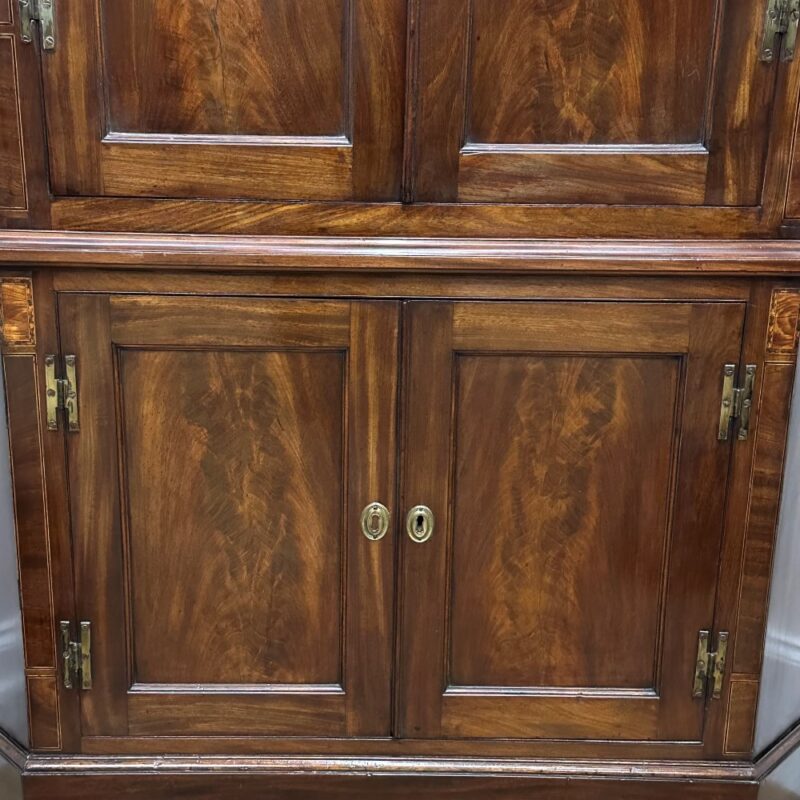 Georgian mahogany corner cabinet